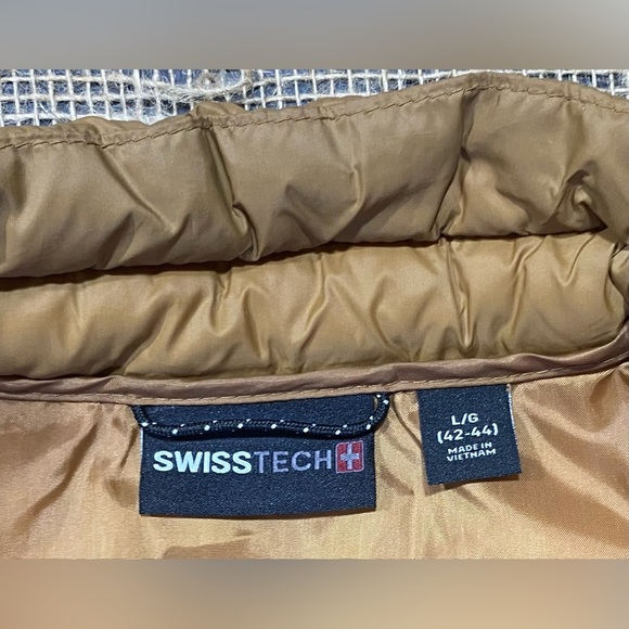 Swiss Tech Puffer Vest Men’s Size Large Peak Technology Tan Zip Front Insulated - Picture 3 of 10